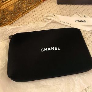 ⭐️Authentic Chanel Cosmetic bag/pouch